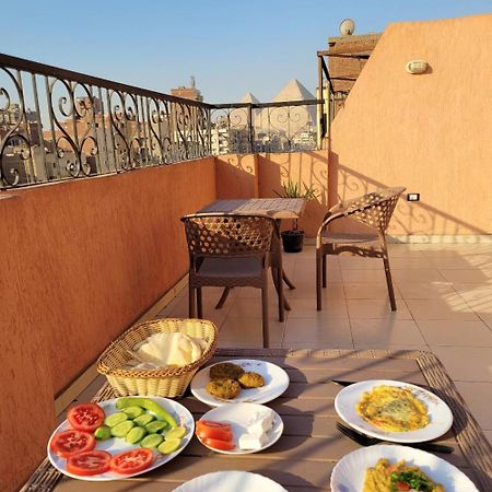 Pyramids Road Guest House Cozy Rooms And Rooftop Breakfast With The Pyramids View Nazlet el-Sîsi 外观 照片