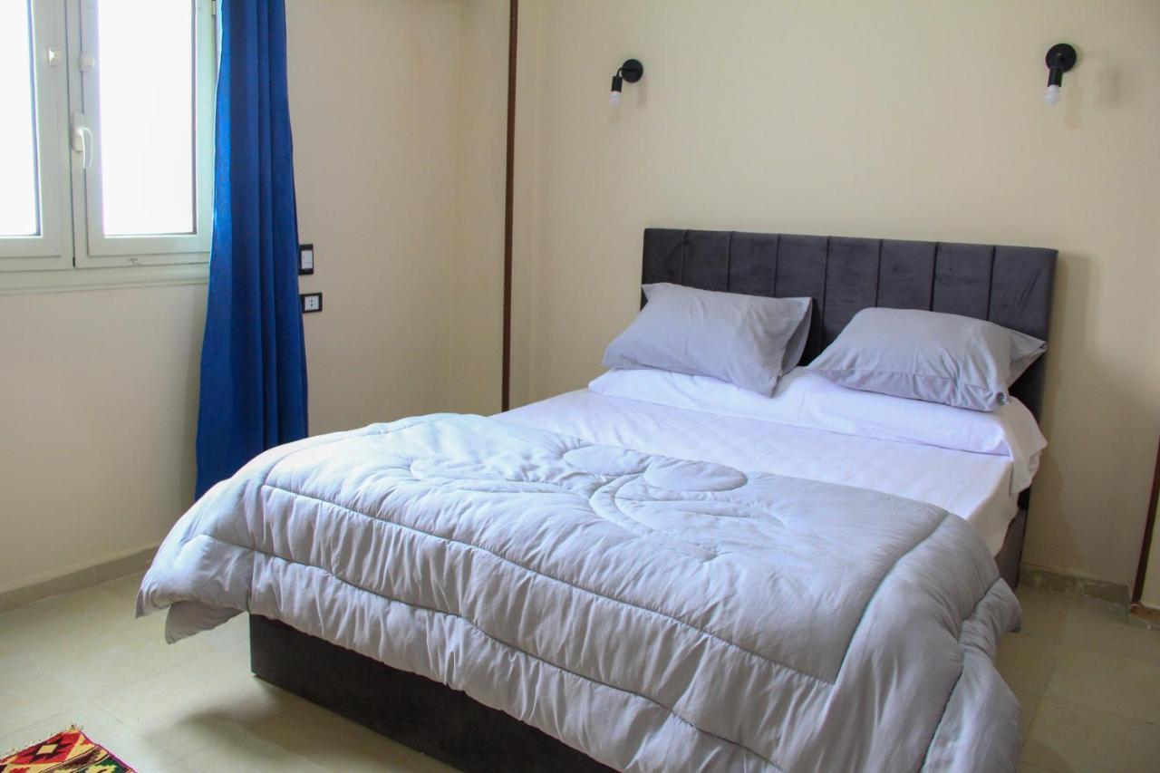 Pyramids Road Guest House Cozy Rooms And Rooftop Breakfast With The Pyramids View Nazlet el-Sîsi 外观 照片