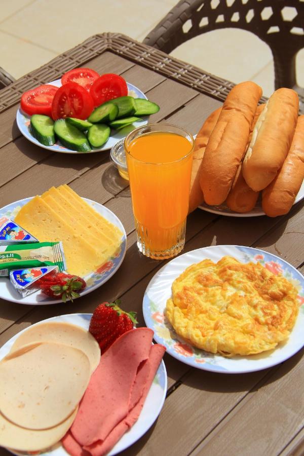 Pyramids Road Guest House Cozy Rooms And Rooftop Breakfast With The Pyramids View Nazlet el-Sîsi 外观 照片