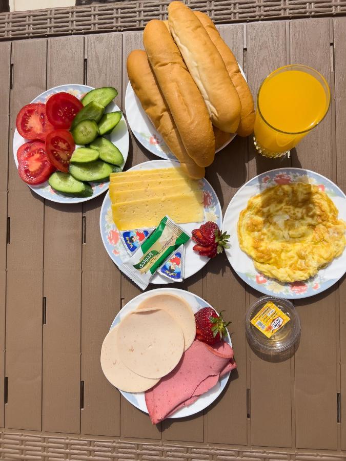 Pyramids Road Guest House Cozy Rooms And Rooftop Breakfast With The Pyramids View Nazlet el-Sîsi 外观 照片