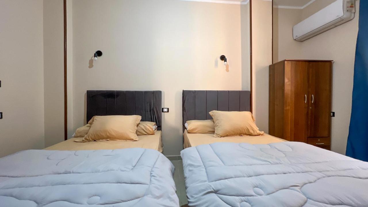 Pyramids Road Guest House Cozy Rooms And Rooftop Breakfast With The Pyramids View Nazlet el-Sîsi 外观 照片