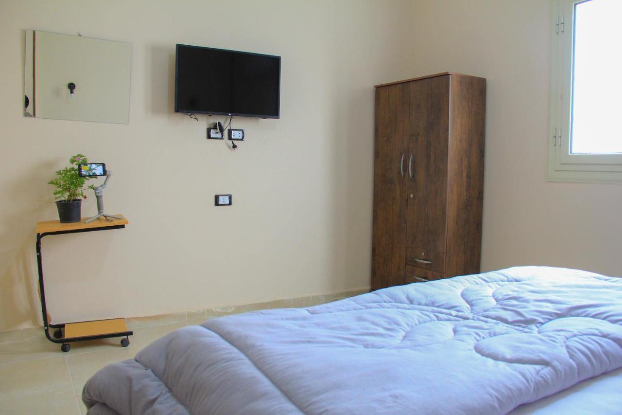 Pyramids Road Guest House Cozy Rooms And Rooftop Breakfast With The Pyramids View Nazlet el-Sîsi 外观 照片