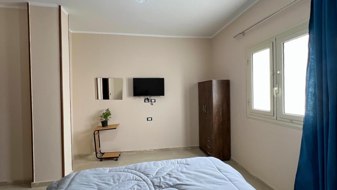 Pyramids Road Guest House Cozy Rooms And Rooftop Breakfast With The Pyramids View Nazlet el-Sîsi 外观 照片