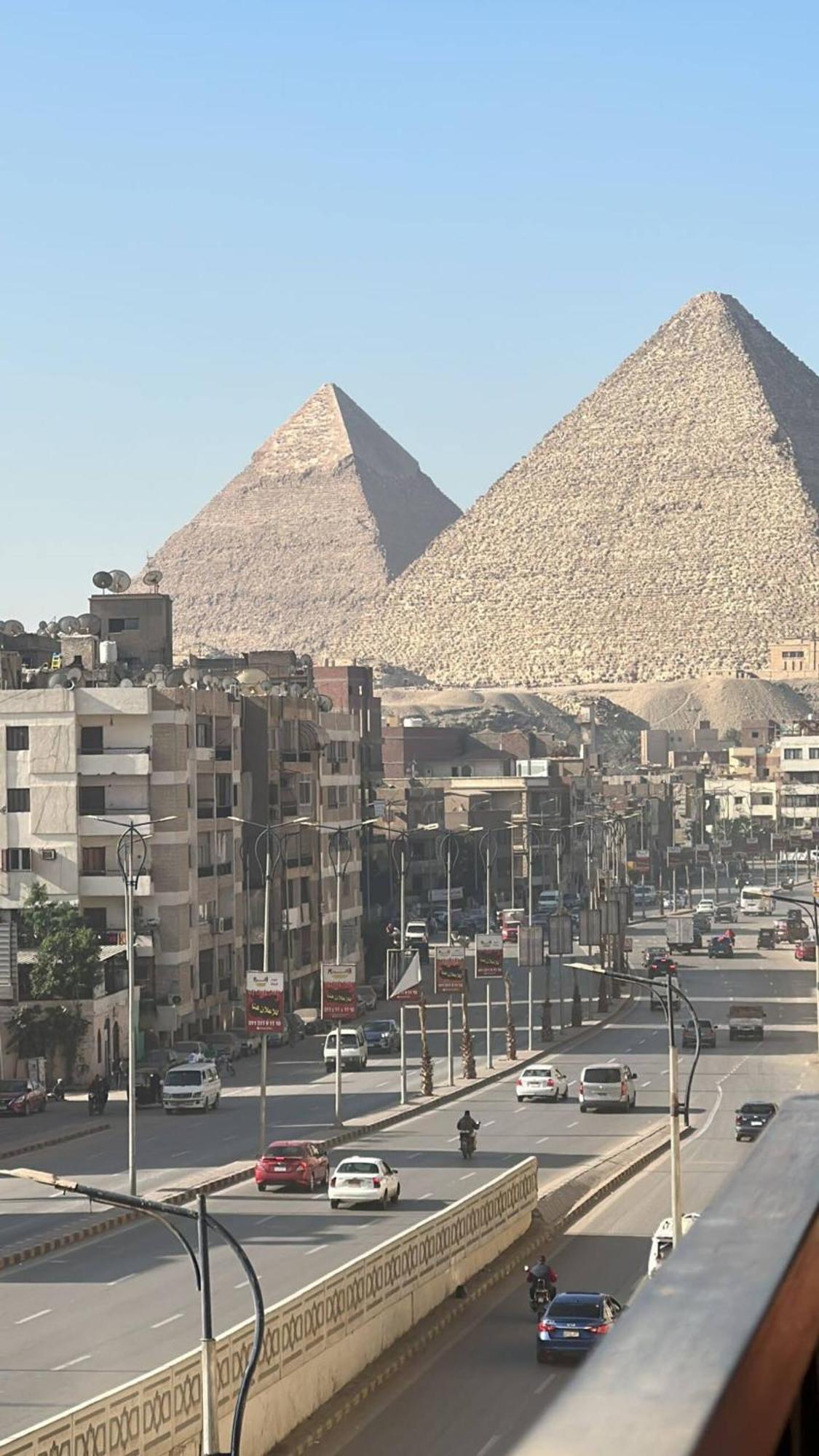 Pyramids Road Guest House Cozy Rooms And Rooftop Breakfast With The Pyramids View Nazlet el-Sîsi 外观 照片