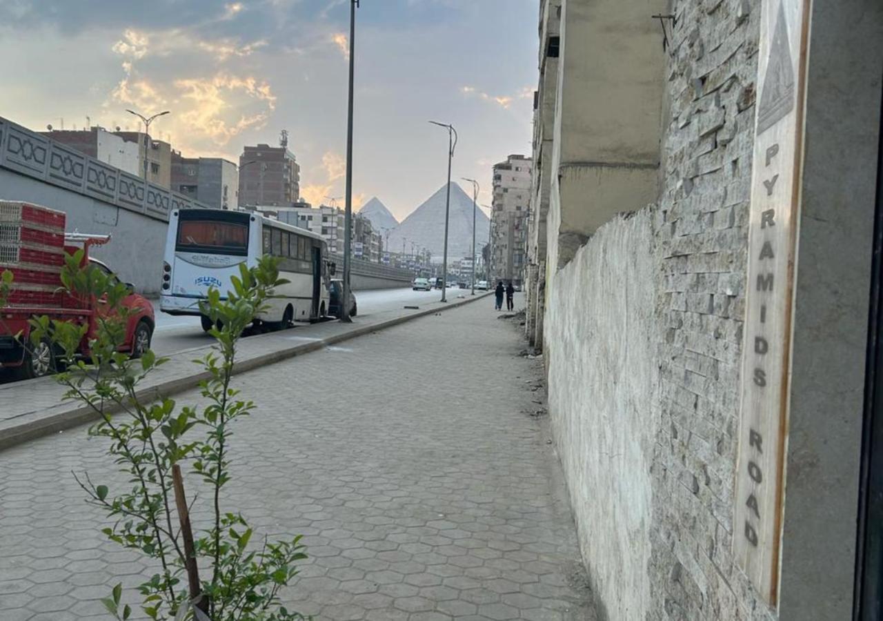 Pyramids Road Guest House Cozy Rooms And Rooftop Breakfast With The Pyramids View Nazlet el-Sîsi 外观 照片