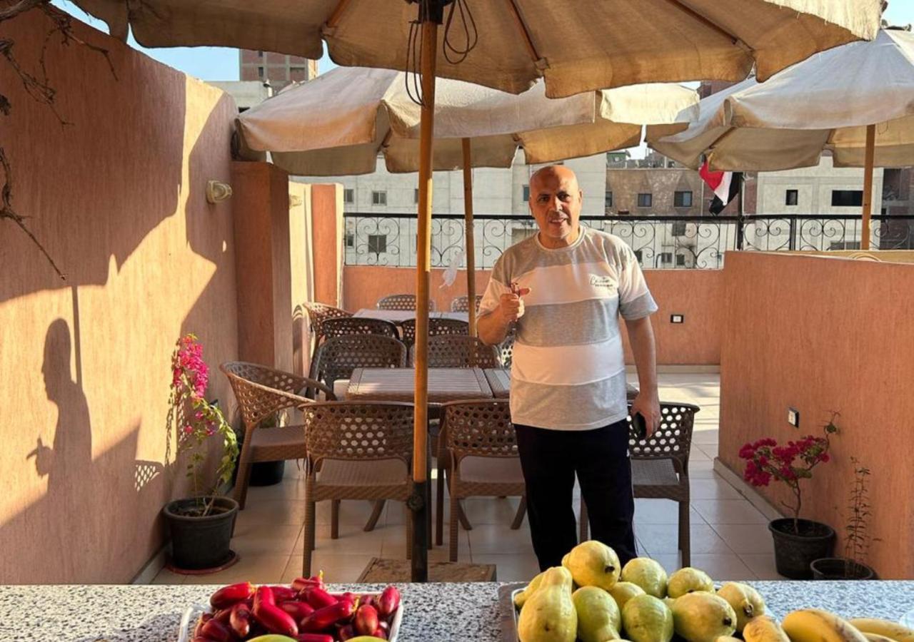 Pyramids Road Guest House Cozy Rooms And Rooftop Breakfast With The Pyramids View Nazlet el-Sîsi 外观 照片