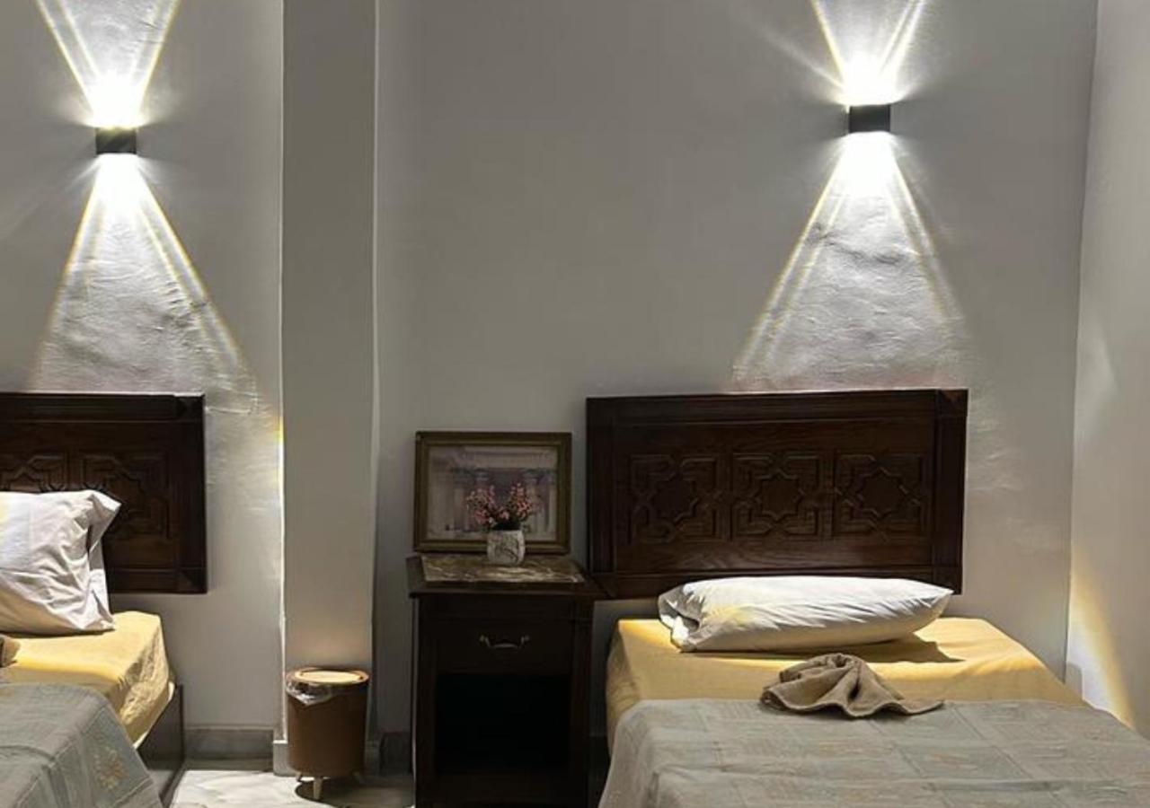 Pyramids Road Guest House Cozy Rooms And Rooftop Breakfast With The Pyramids View Nazlet el-Sîsi 外观 照片