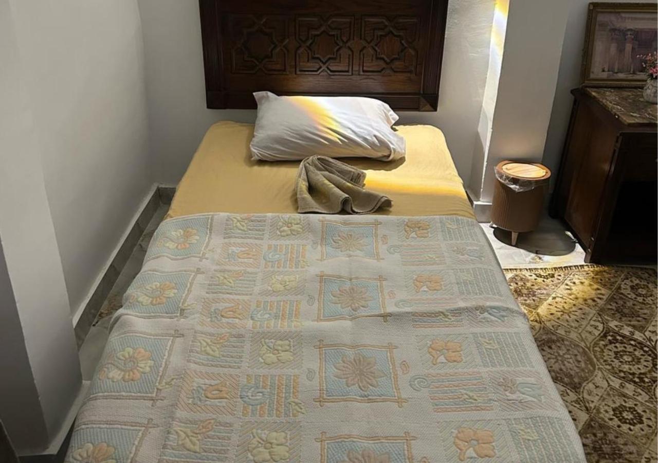 Pyramids Road Guest House Cozy Rooms And Rooftop Breakfast With The Pyramids View Nazlet el-Sîsi 外观 照片