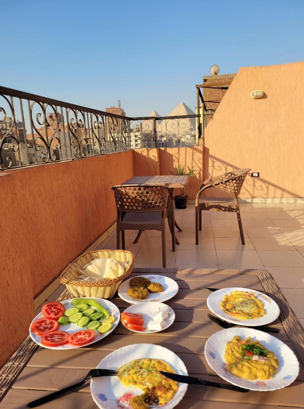 Pyramids Road Guest House Cozy Rooms And Rooftop Breakfast With The Pyramids View Nazlet el-Sîsi 外观 照片